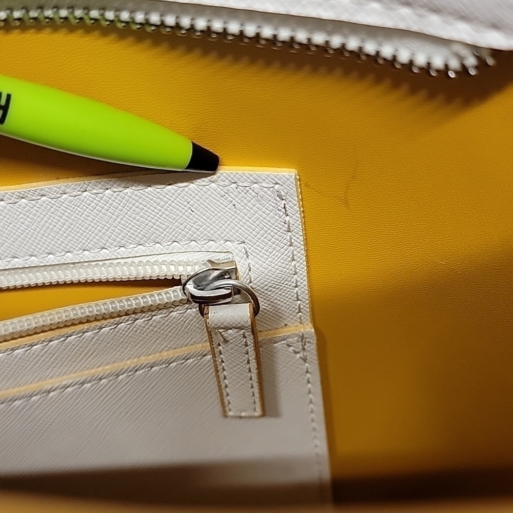 Carpisa PVC Bucket Purse - Picture 10 of 16